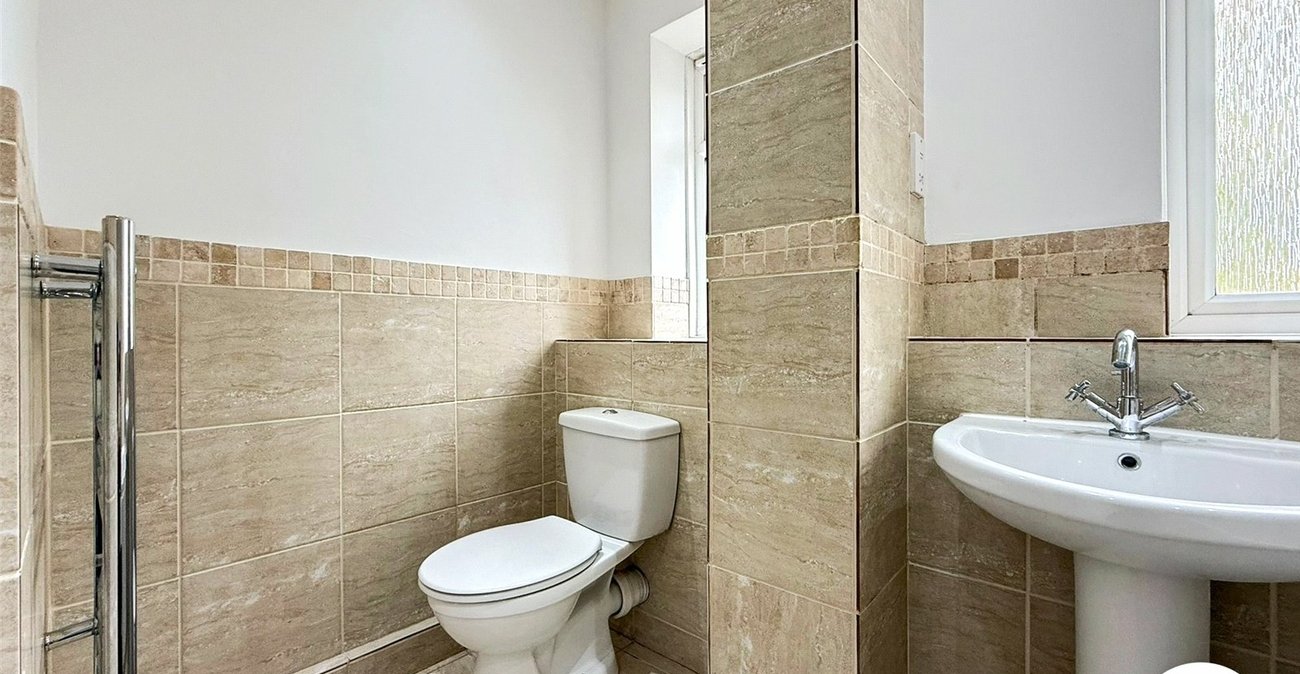 2 bedroom property to rent in London | Robinson Jackson