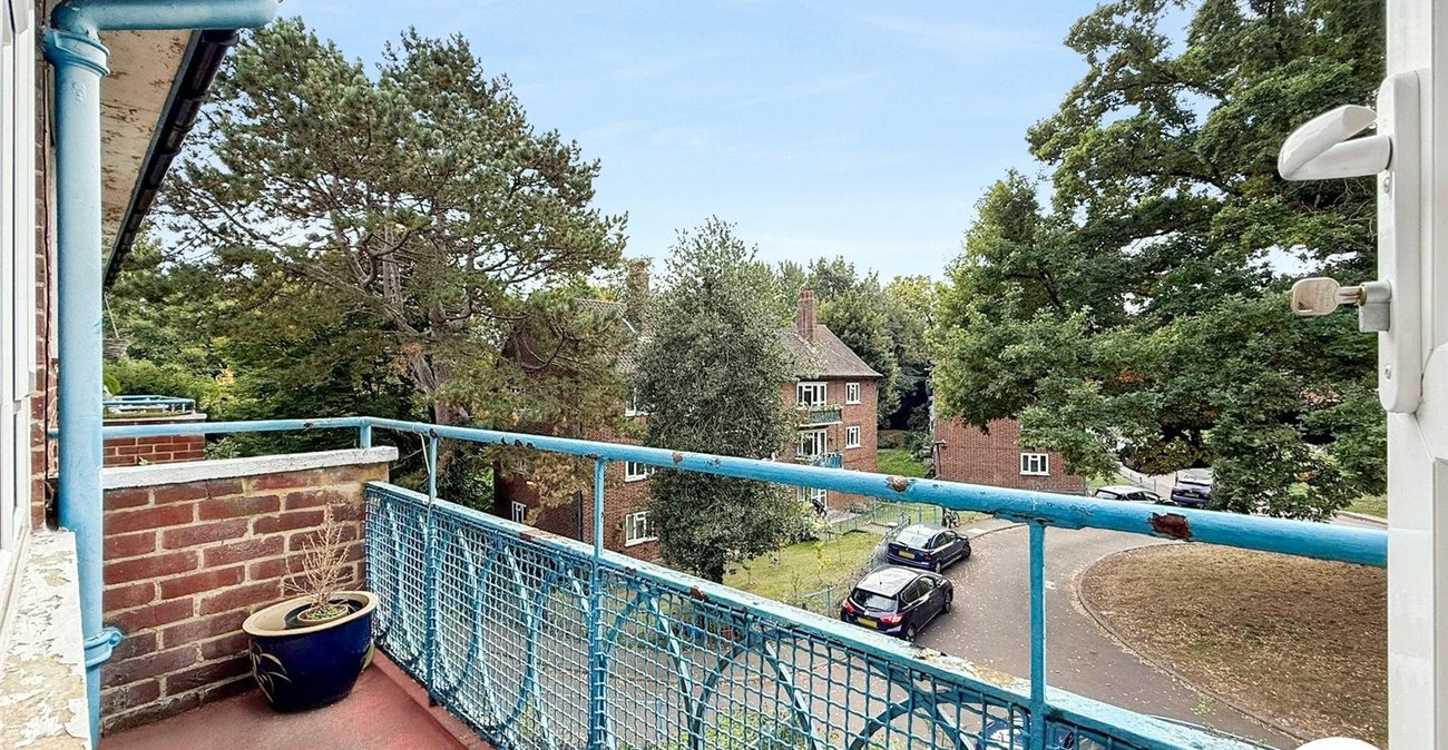 2 bedroom property to rent in London | Robinson Jackson