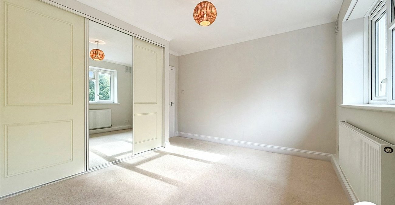 2 bedroom property to rent in London | Robinson Jackson