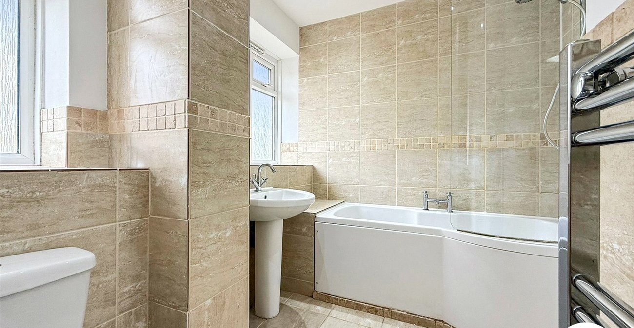 2 bedroom property to rent in London | Robinson Jackson