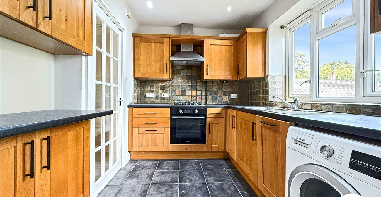 2 bedroom property to rent in London | Robinson Jackson