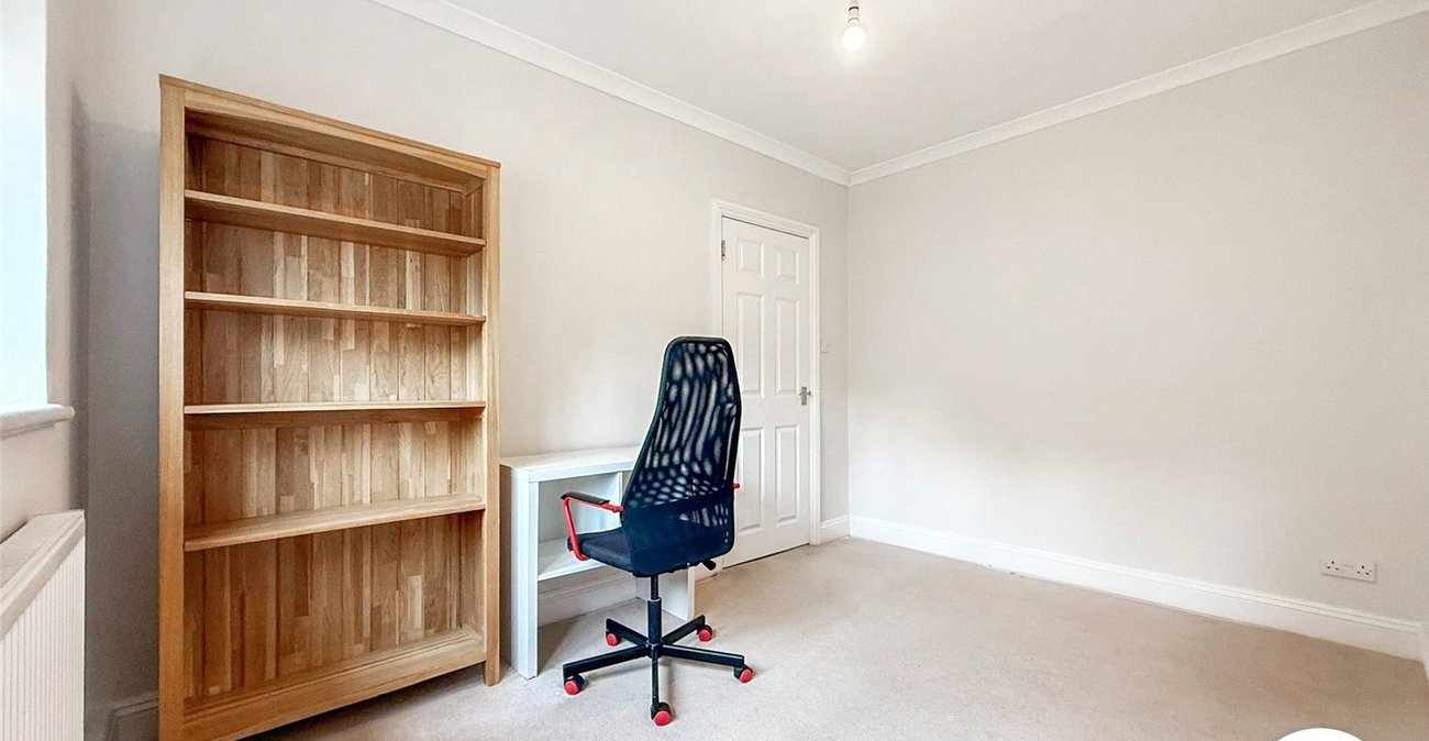 2 bedroom property to rent in London | Robinson Jackson