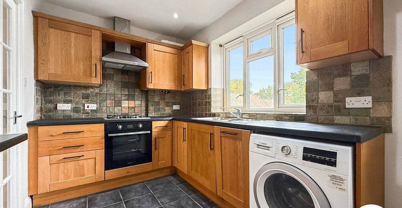 2 bedroom property to rent in London | Robinson Jackson