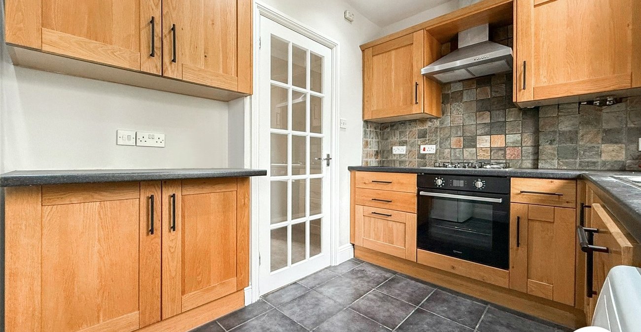 2 bedroom property to rent in London | Robinson Jackson