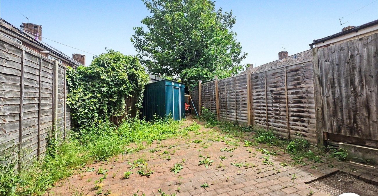 3 bedroom house to rent in London | Robinson Jackson