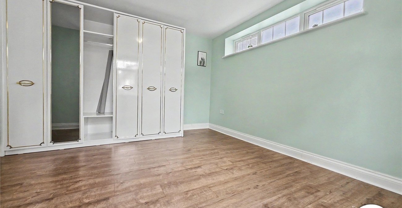 3 bedroom house to rent in London | Robinson Jackson
