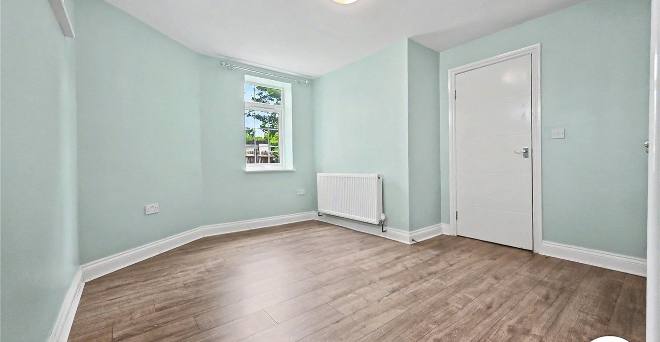 3 bedroom house to rent in London | Robinson Jackson