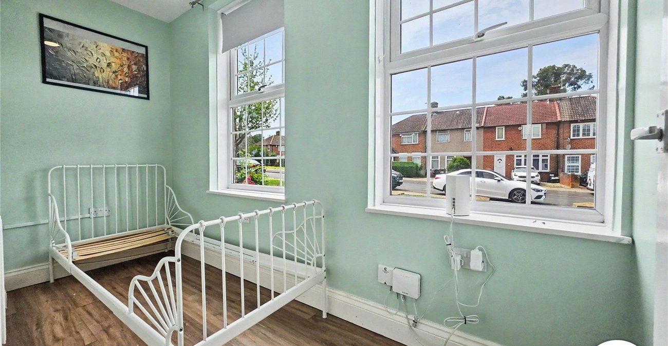 3 bedroom house to rent in London | Robinson Jackson