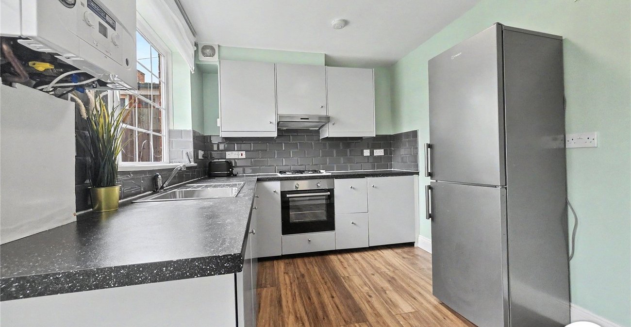 3 bedroom house to rent in London | Robinson Jackson