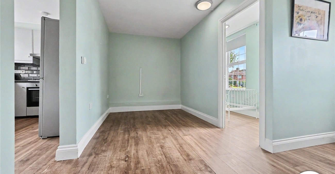 3 bedroom house to rent in London | Robinson Jackson
