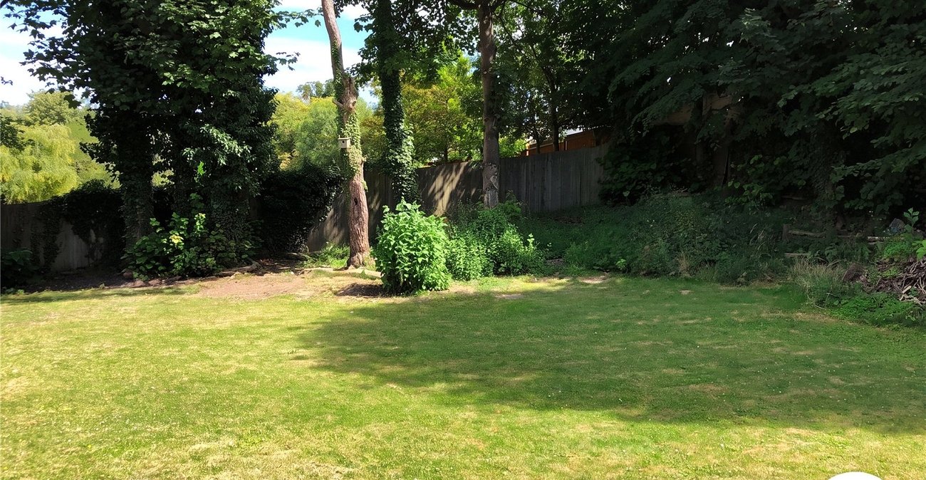 2 bedroom property to rent in Greenhithe | Robinson Michael & Jackson