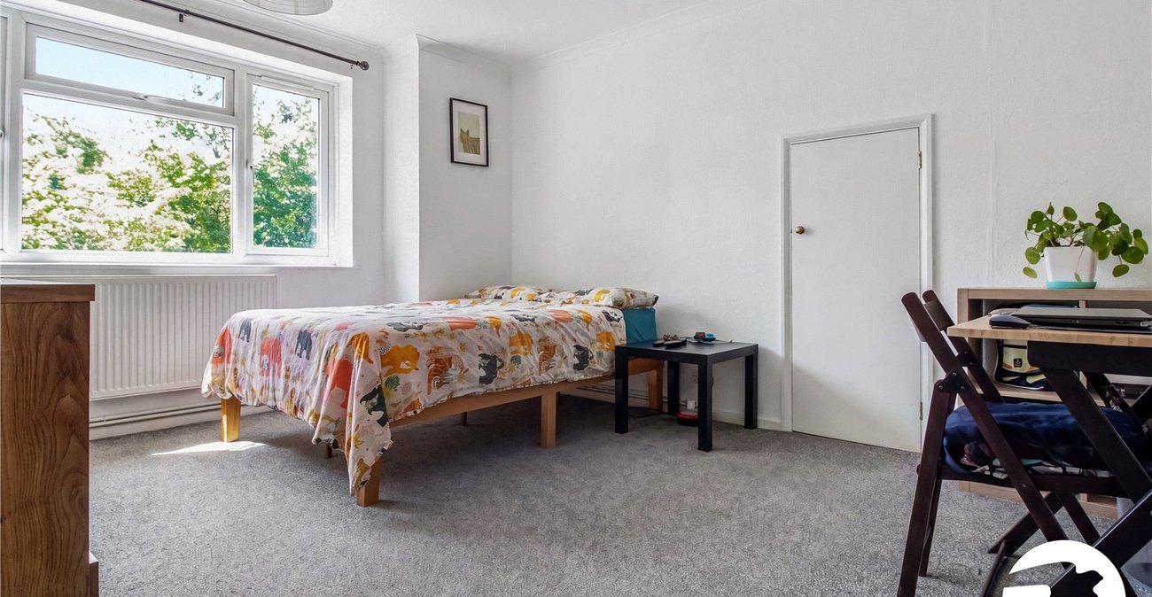 2 bedroom property to rent in Greenhithe | Robinson Michael & Jackson