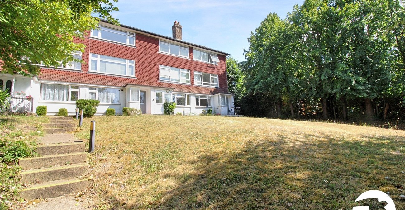 2 bedroom property to rent in Greenhithe | Robinson Michael & Jackson