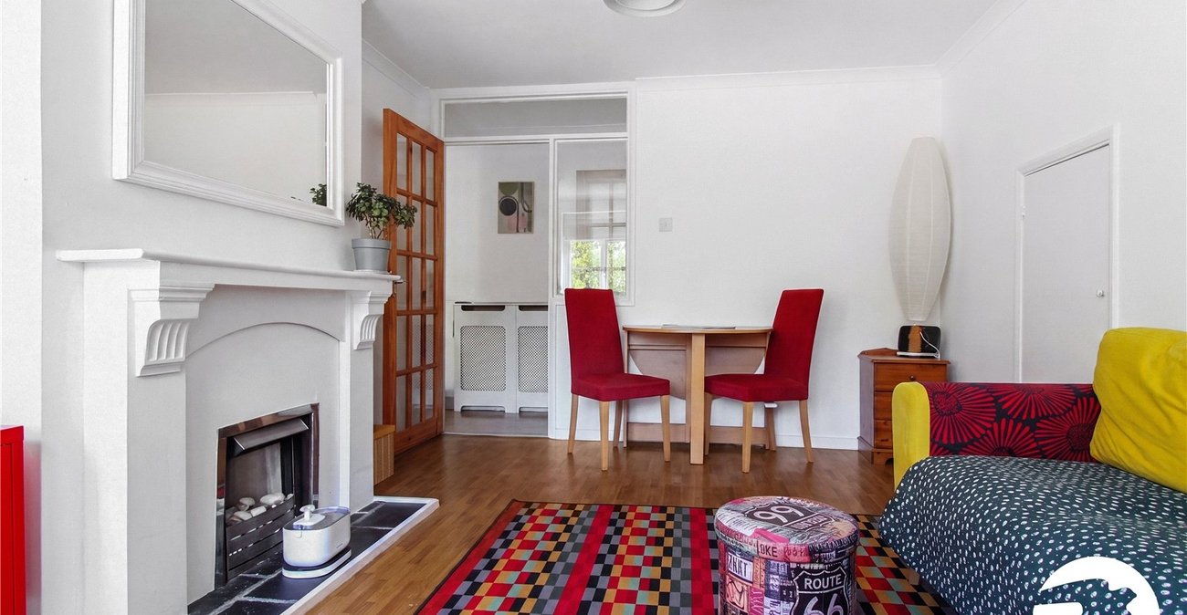 2 bedroom property to rent in Greenhithe | Robinson Michael & Jackson