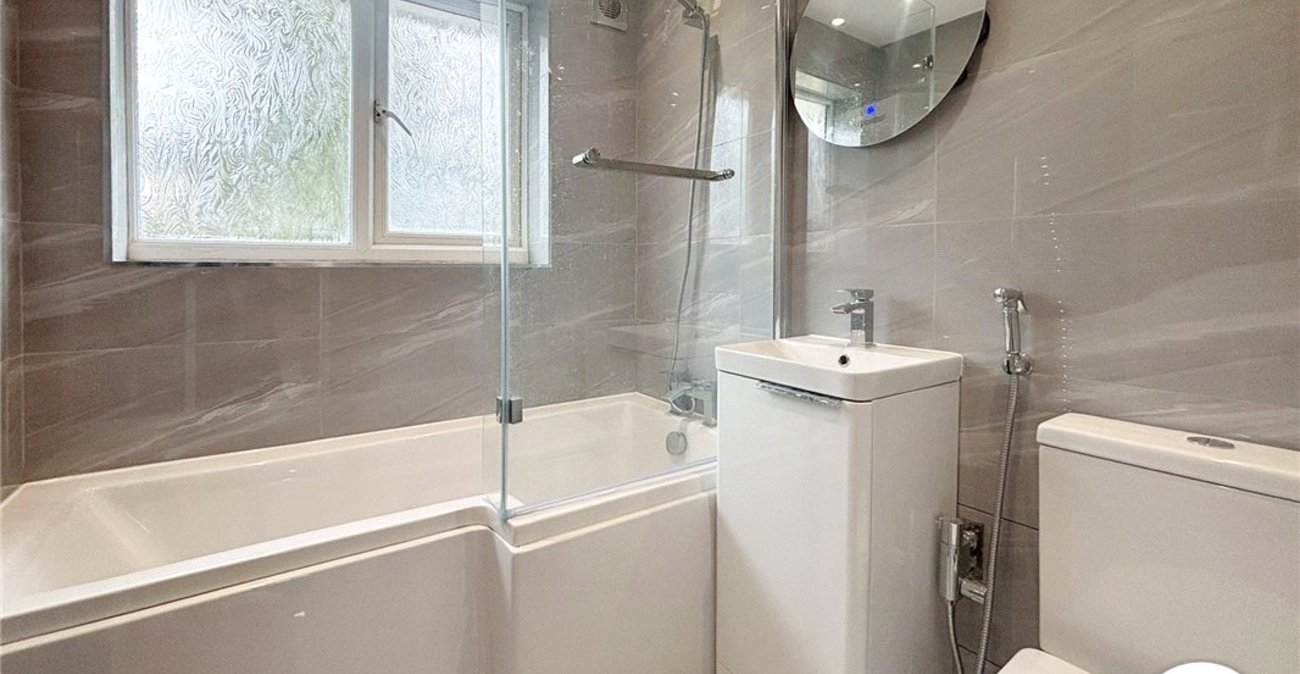 5 bedroom house to rent in Bromley | Robinson Jackson