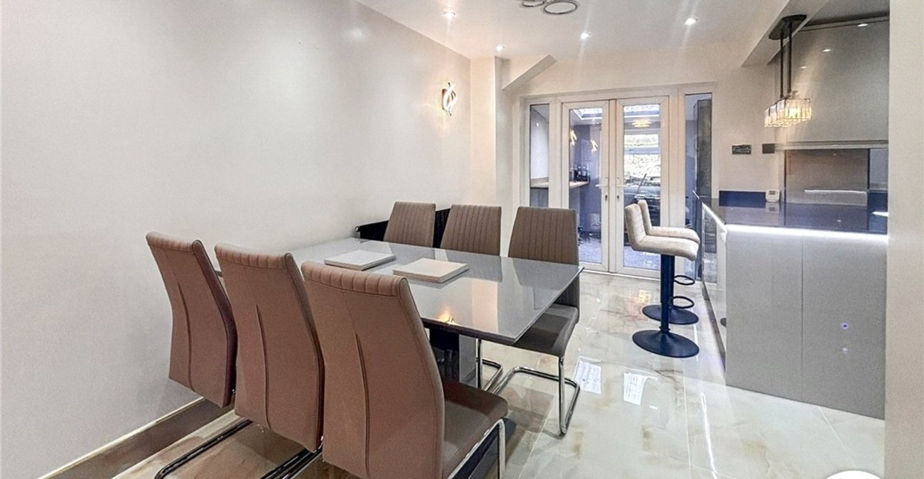 5 bedroom house to rent in Bromley | Robinson Jackson