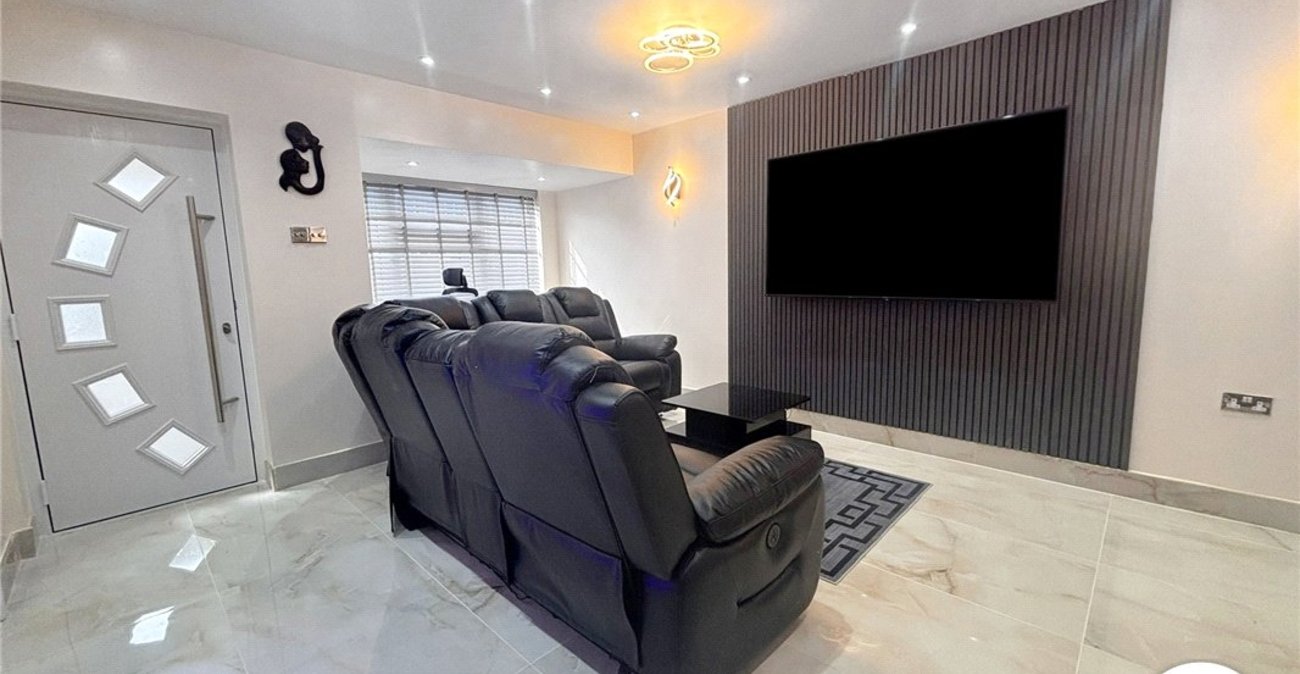 5 bedroom house to rent in Bromley | Robinson Jackson