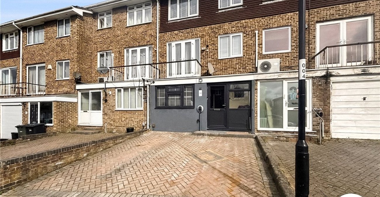 5 bedroom house to rent in Bromley | Robinson Jackson