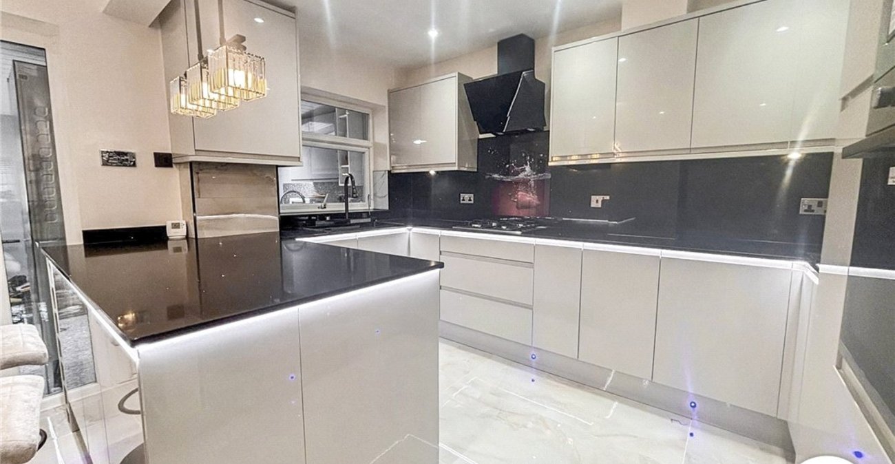 5 bedroom house to rent in Bromley | Robinson Jackson