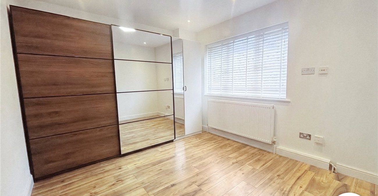 5 bedroom house to rent in Bromley | Robinson Jackson