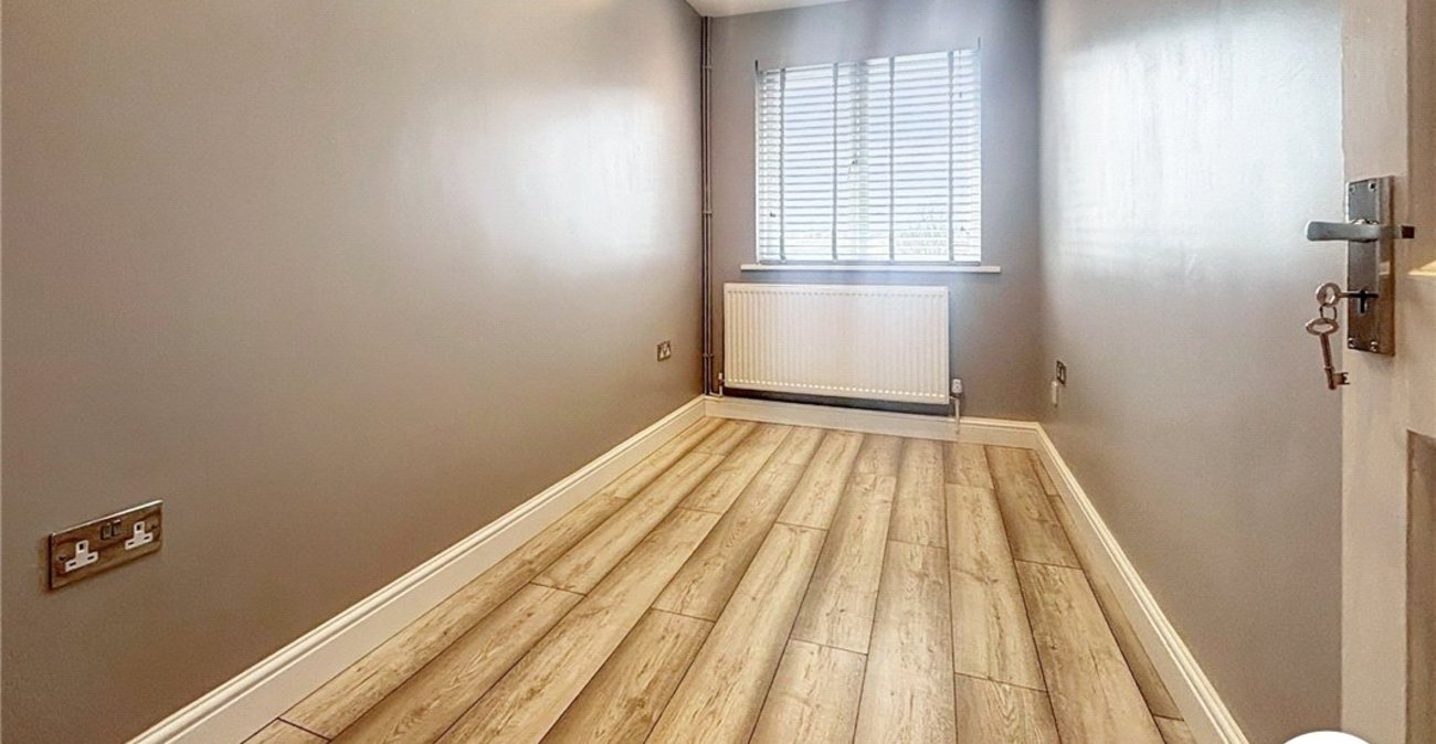 5 bedroom house to rent in Bromley | Robinson Jackson