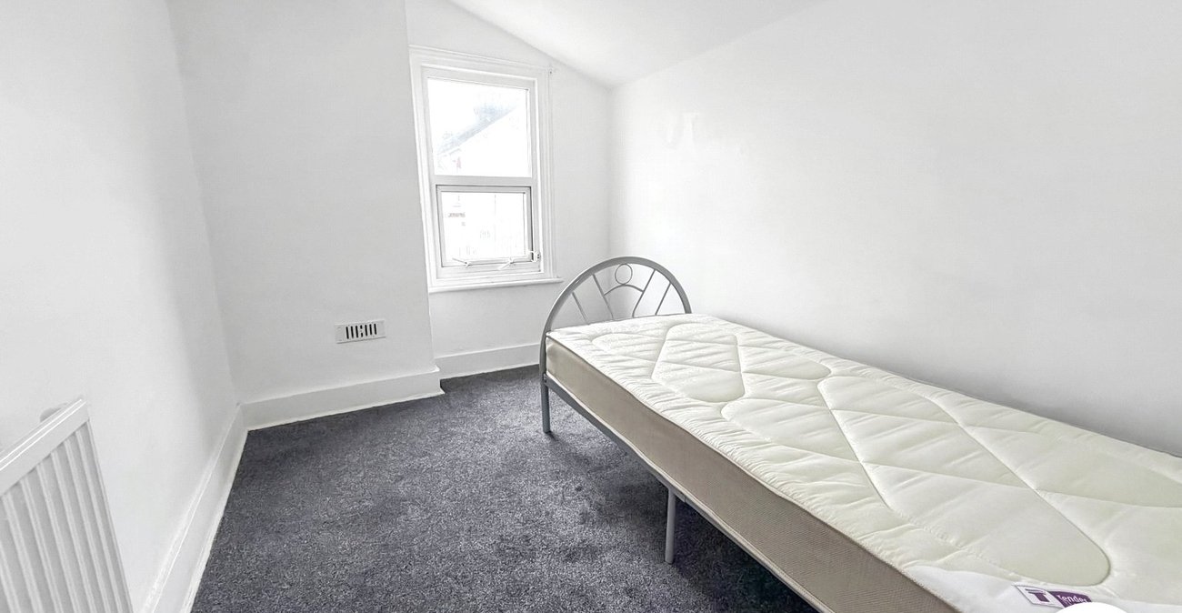 3 bedroom house to rent in Gillingham | Robinson Michael & Jackson