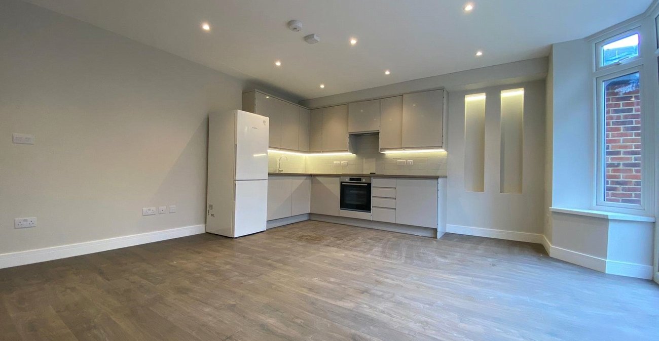 2 bedroom property to rent in Rainham | Robinson Michael & Jackson