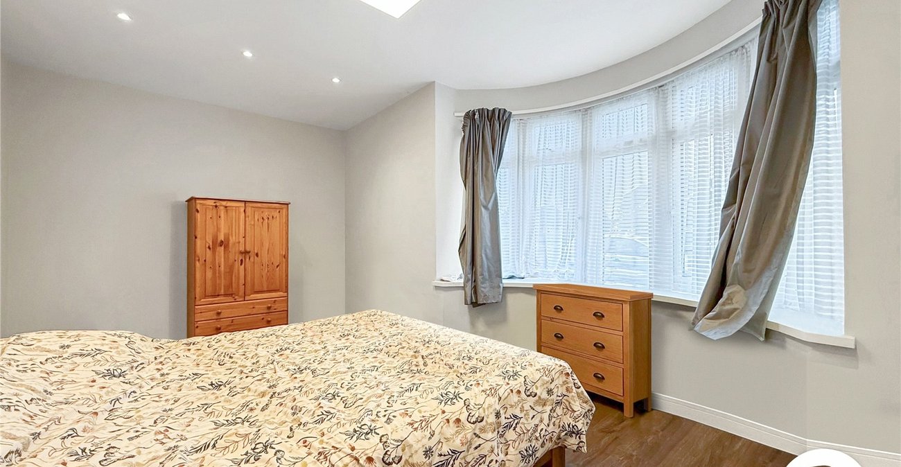 2 bedroom property to rent in Rainham | Robinson Michael & Jackson