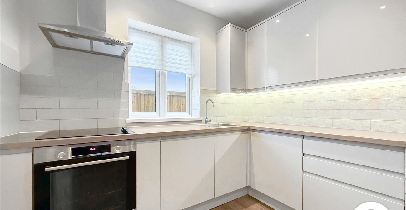 2 bedroom property to rent in Rainham | Robinson Michael & Jackson