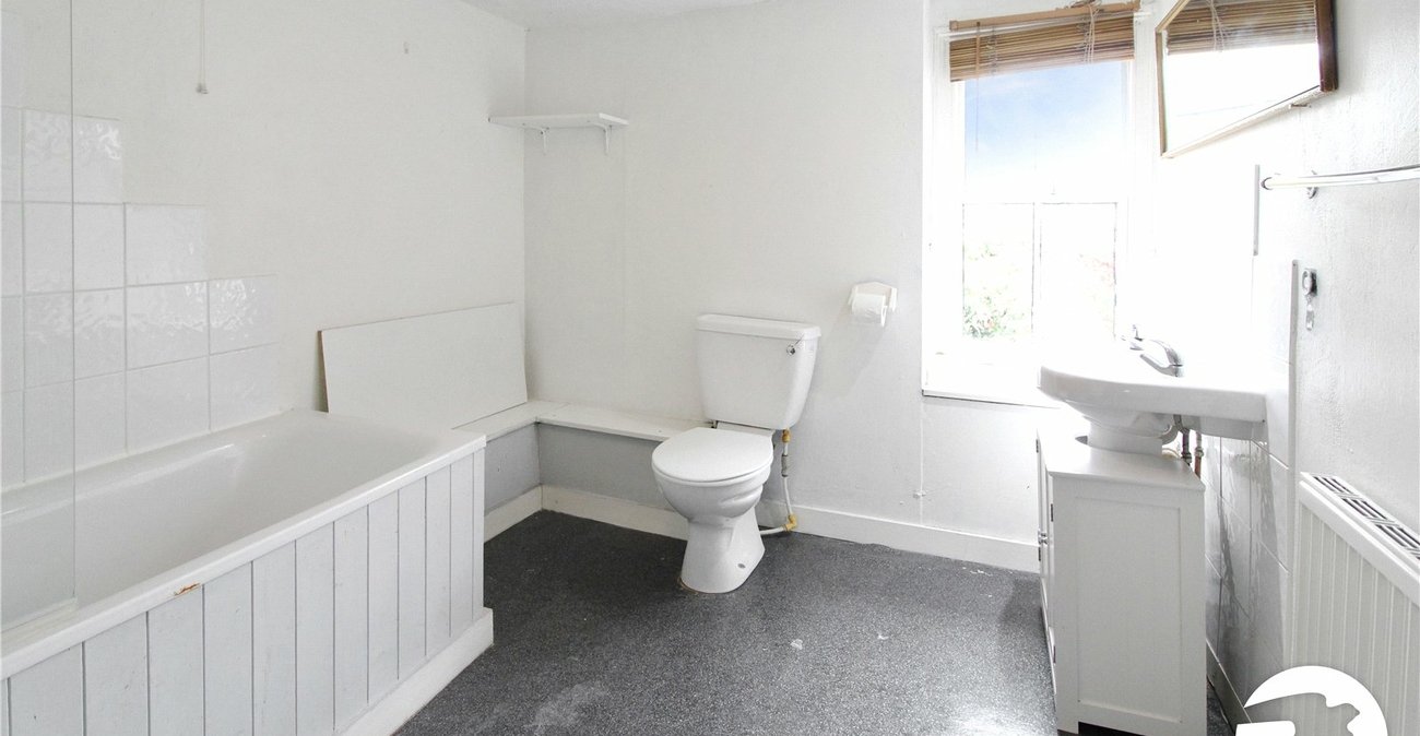 2 bedroom house to rent in Gravesend | Robinson Michael & Jackson