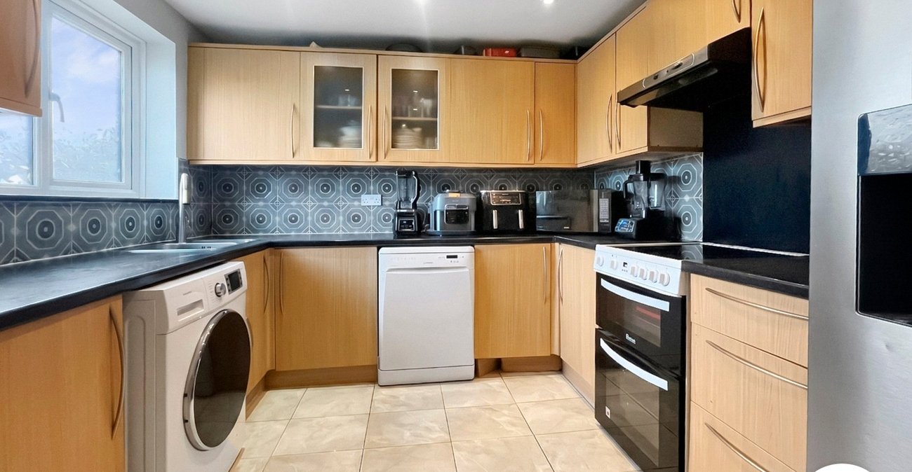 3 bedroom house to rent in Erith | Robinson Jackson