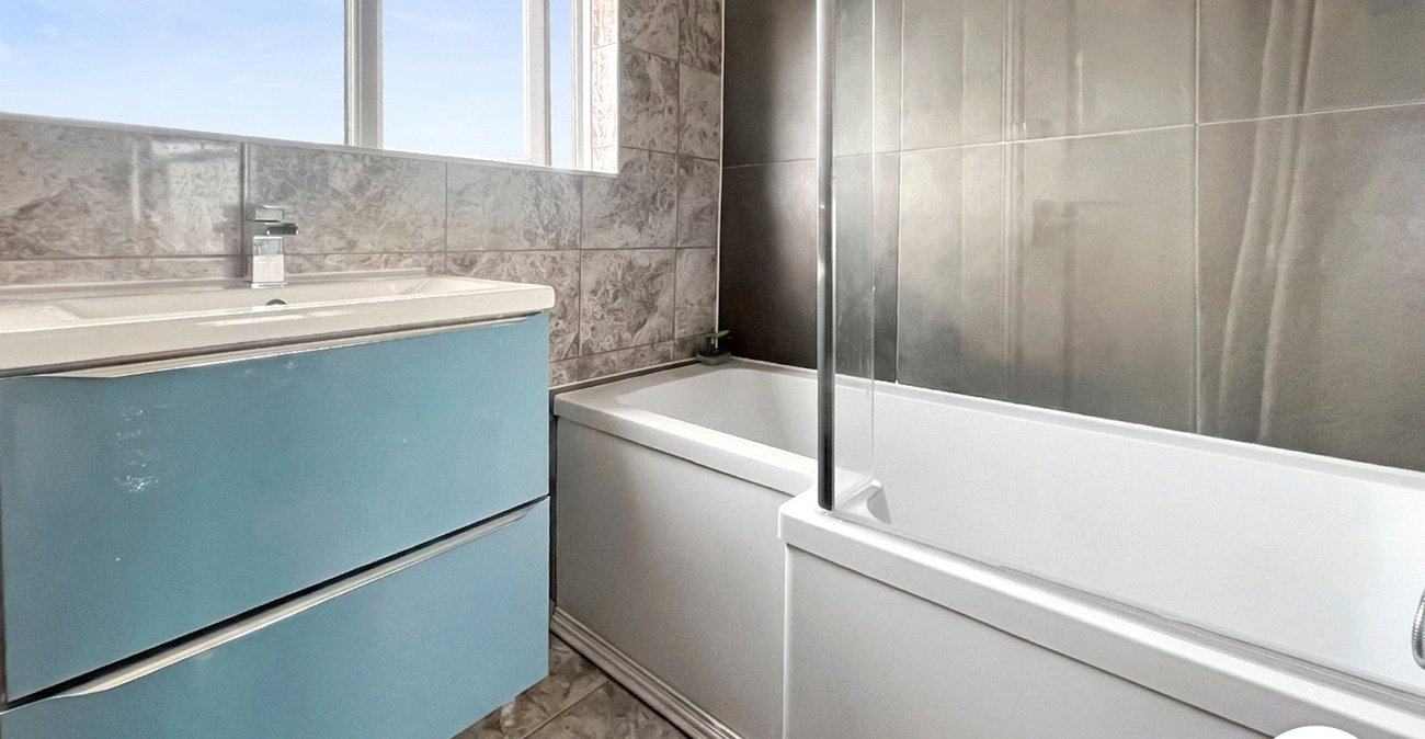 3 bedroom house to rent in Erith | Robinson Jackson