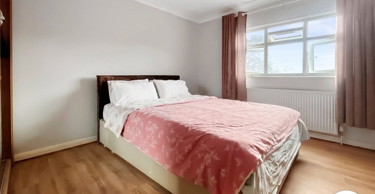 3 bedroom house to rent in Erith | Robinson Jackson