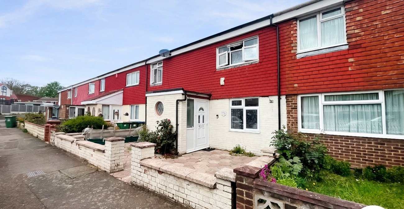 3 bedroom house to rent in Erith | Robinson Jackson