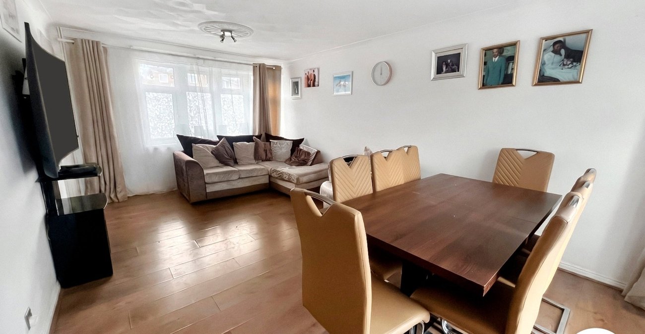 3 bedroom house to rent in Erith | Robinson Jackson