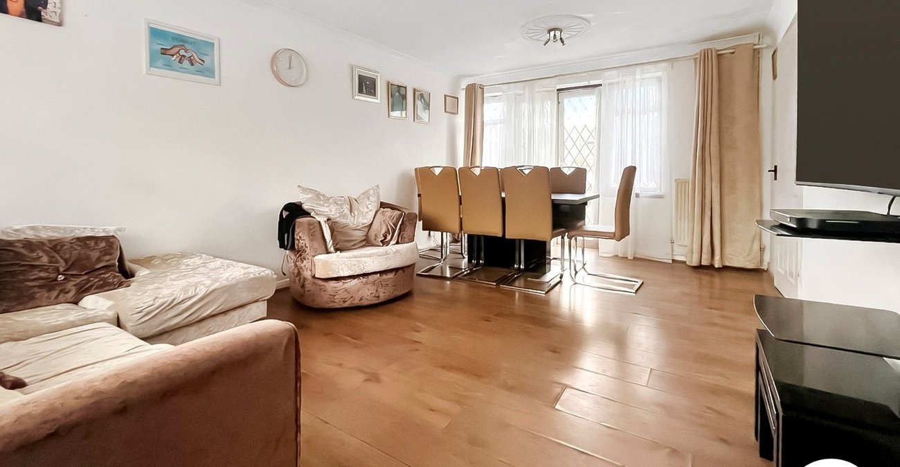 3 bedroom house to rent in Erith | Robinson Jackson
