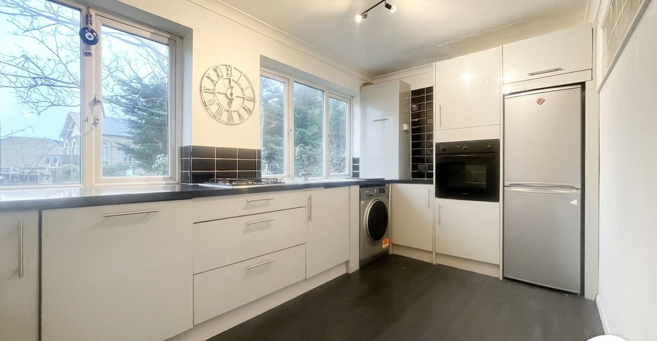 3 bedroom property to rent in Crayford | Robinson Jackson