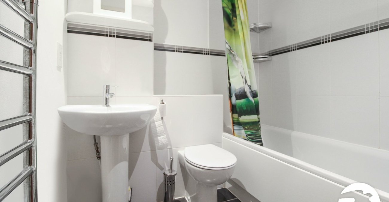 2 bedroom property to rent in Northfleet | Robinson Michael & Jackson