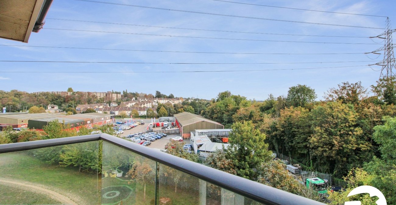 2 bedroom property to rent in Northfleet | Robinson Michael & Jackson
