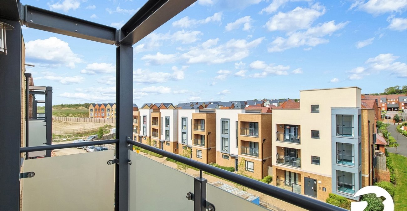 2 bedroom property to rent in Castle Hill | Robinson Michael & Jackson