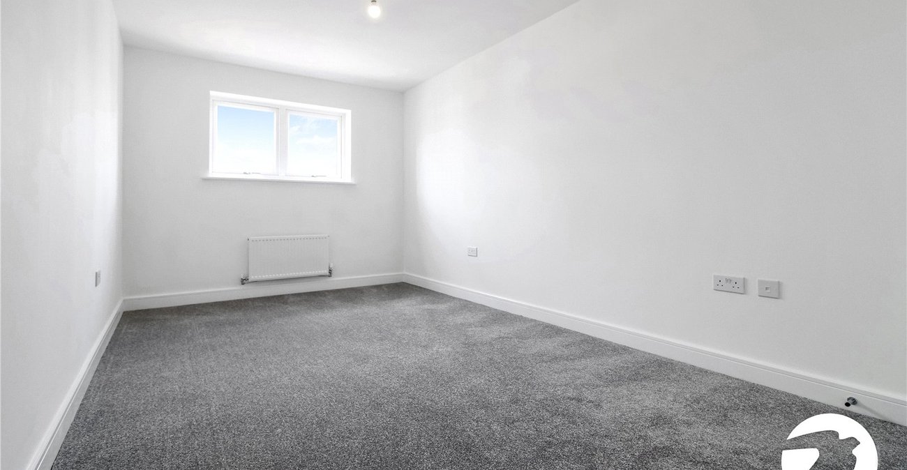 2 bedroom property to rent in Castle Hill | Robinson Michael & Jackson