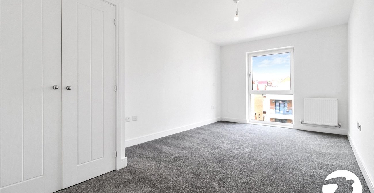 2 bedroom property to rent in Castle Hill | Robinson Michael & Jackson