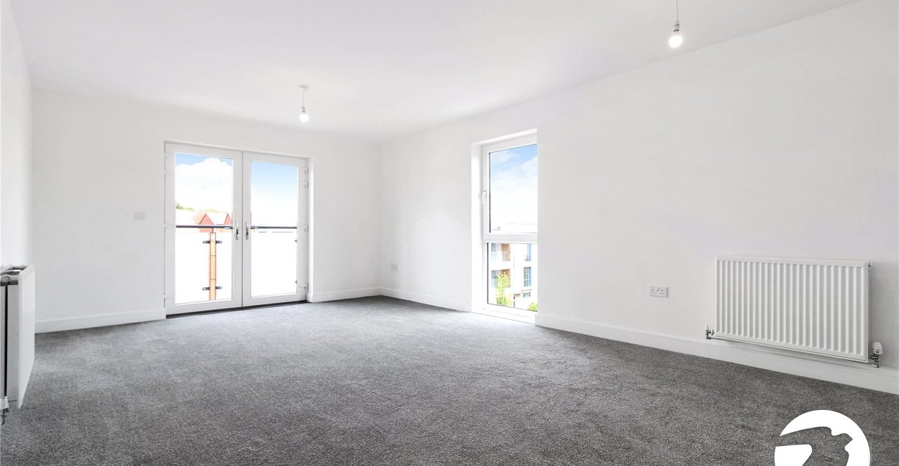 2 bedroom property to rent in Castle Hill | Robinson Michael & Jackson
