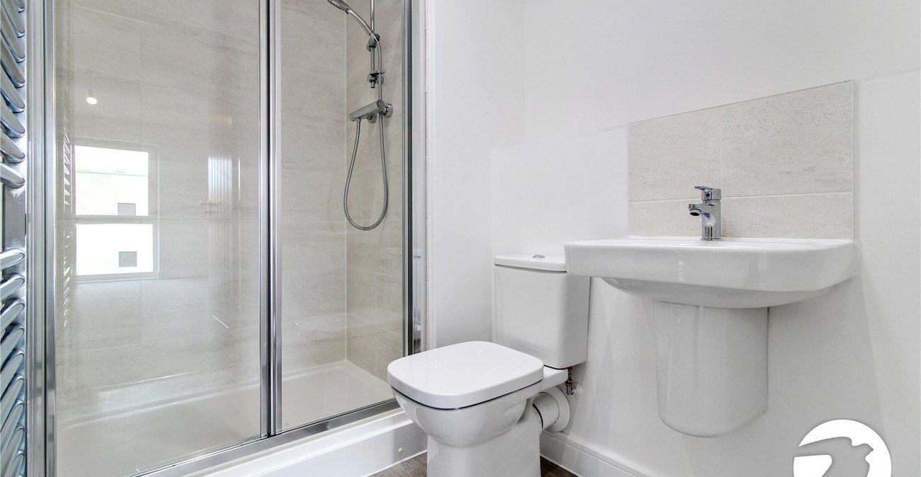 2 bedroom property to rent in Castle Hill | Robinson Michael & Jackson