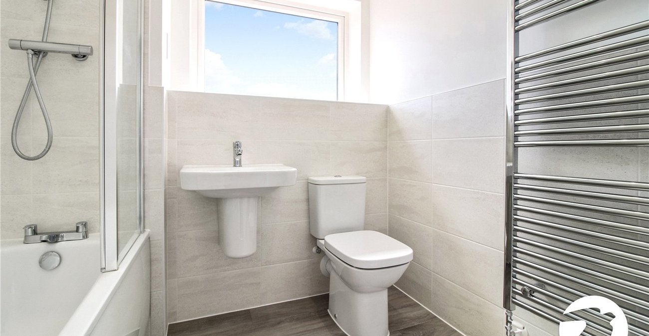 2 bedroom property to rent in Castle Hill | Robinson Michael & Jackson