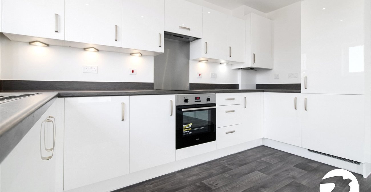 2 bedroom property to rent in Castle Hill | Robinson Michael & Jackson