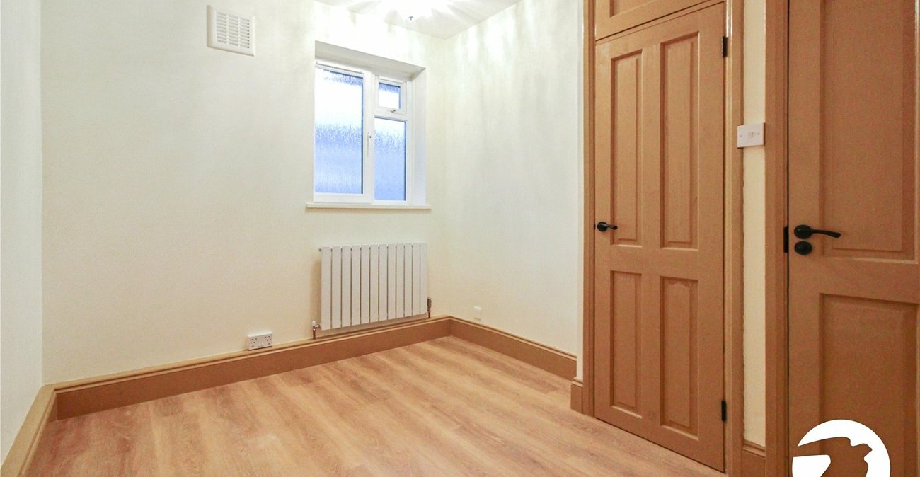 2 bedroom property to rent in London | Robinson Jackson