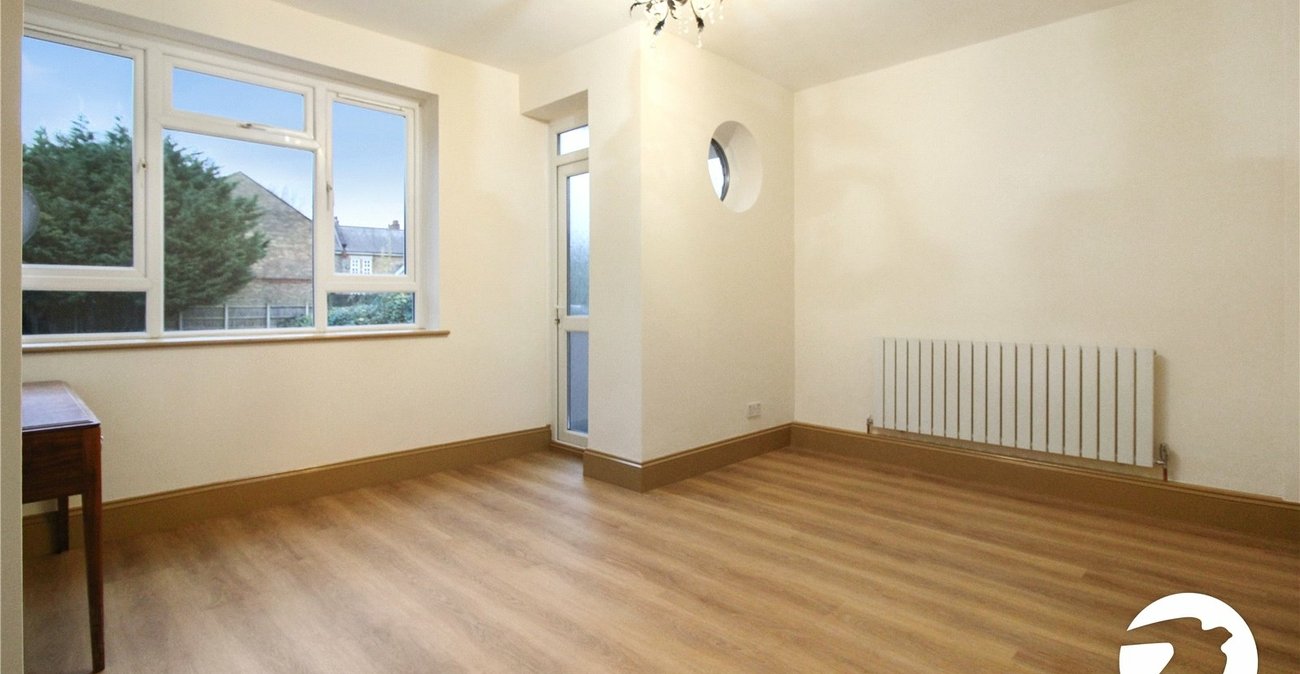 2 bedroom property to rent in London | Robinson Jackson