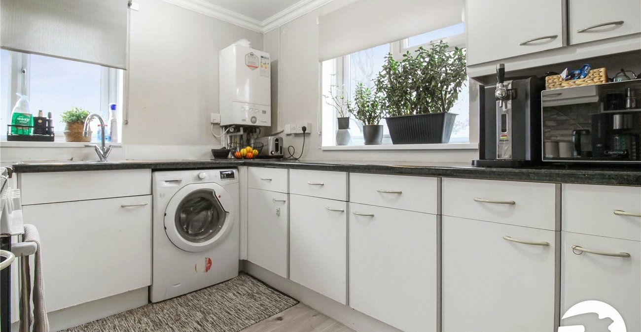 2 bedroom property to rent in Swanscombe | Robinson Michael & Jackson