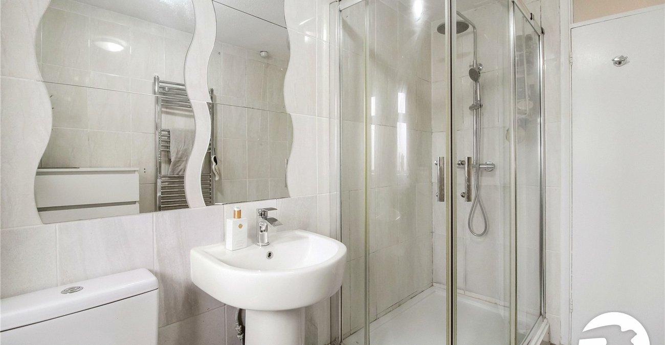 2 bedroom property to rent in Swanscombe | Robinson Michael & Jackson